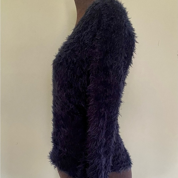 FARROW NAVY BLUE FUZZY LONGSLEEVE TOP - Picture 3 of 6